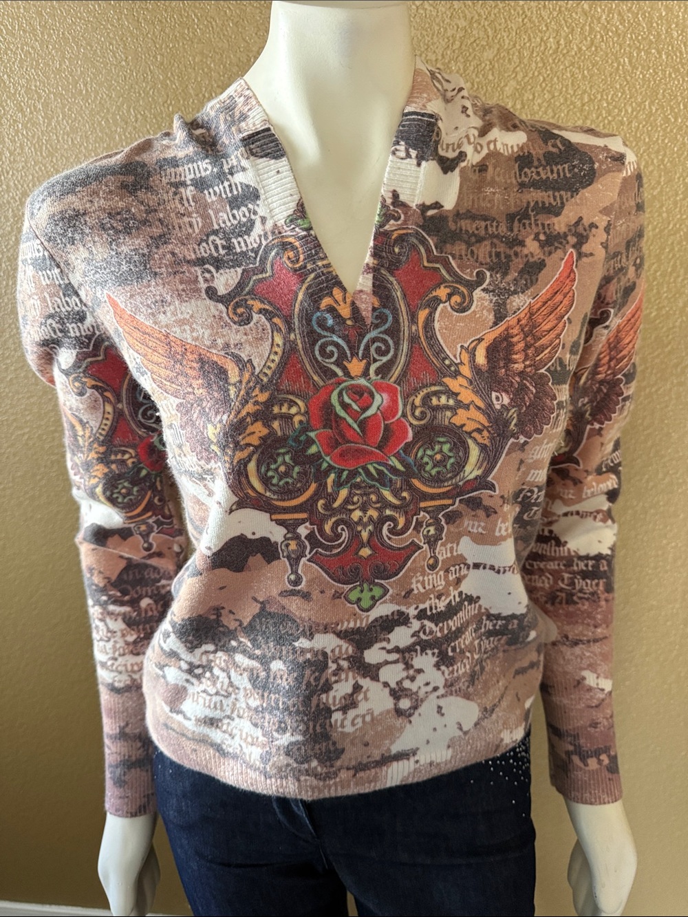 V-Neck Rose & Wing Graphic Sweater - Tan Multi